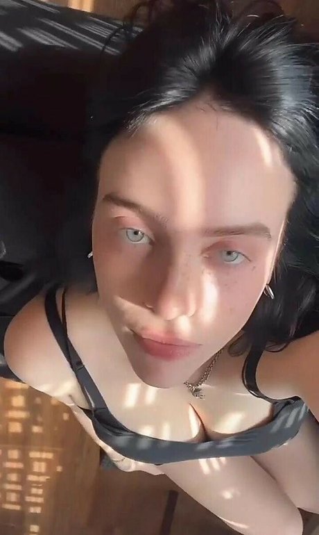 Billie Eilish photo 432