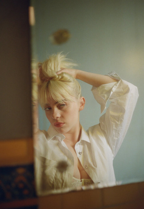 Billie Eilish photo 434
