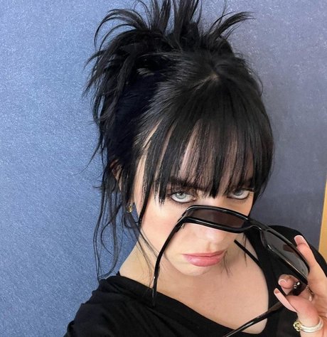Billie Eilish photo 437