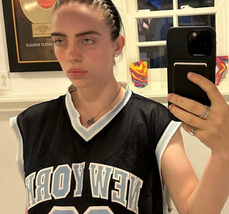 Billie Eilish photo 449