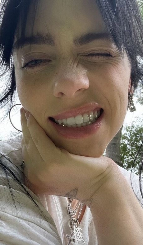 Billie Eilish photo 458