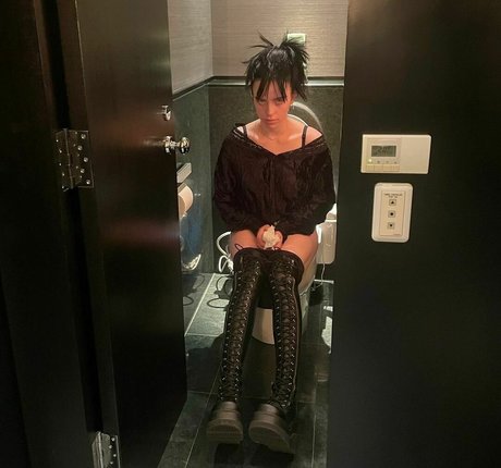 Billie Eilish photo 490
