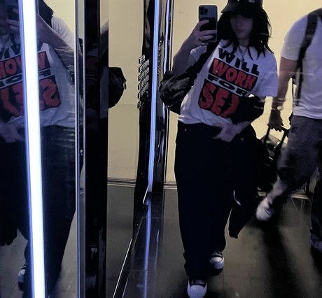 Billie Eilish photo 512
