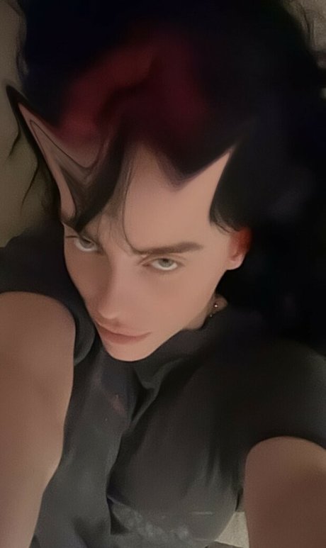 Billie Eilish photo 513