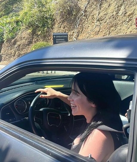 Billie Eilish photo 516