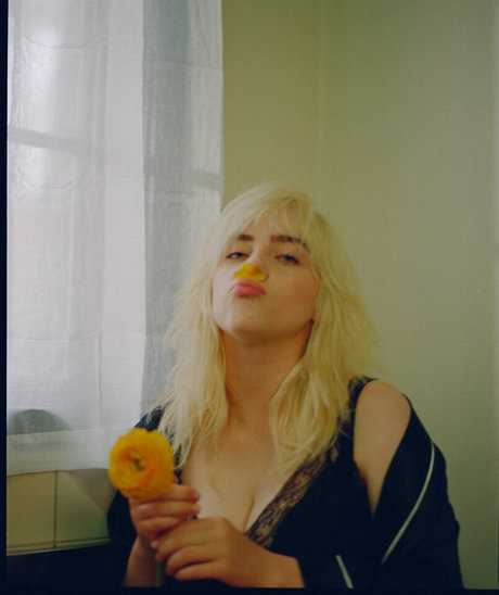 Billie Eilish photo 528
