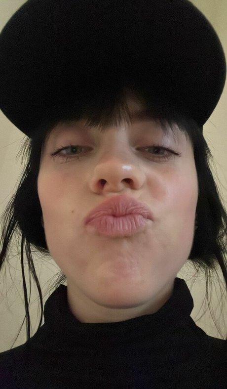 Billie Eilish photo 530