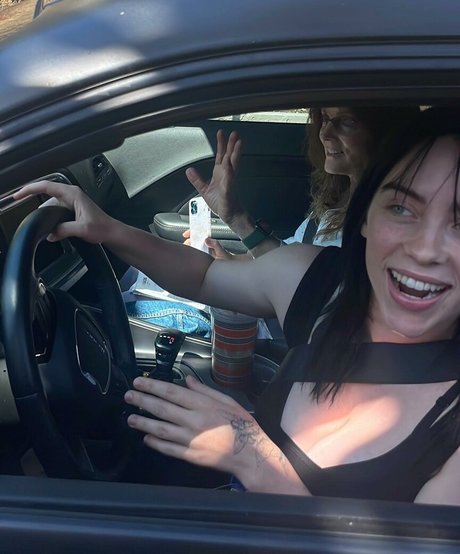 Billie Eilish photo 531