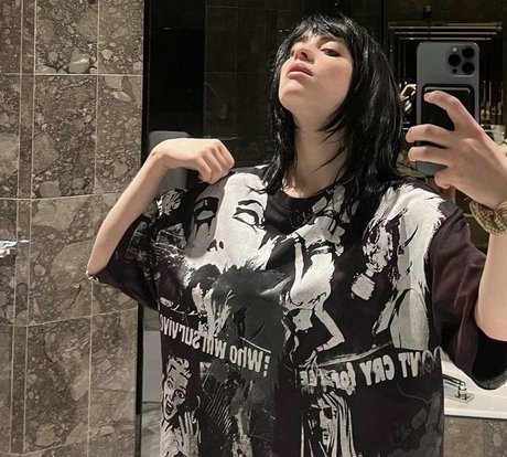 Billie Eilish photo 546