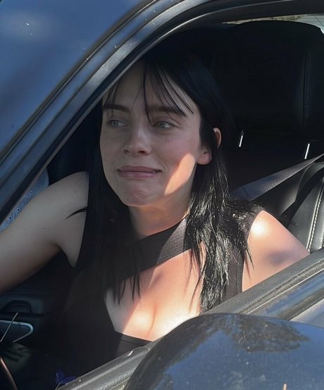 Billie Eilish photo 561