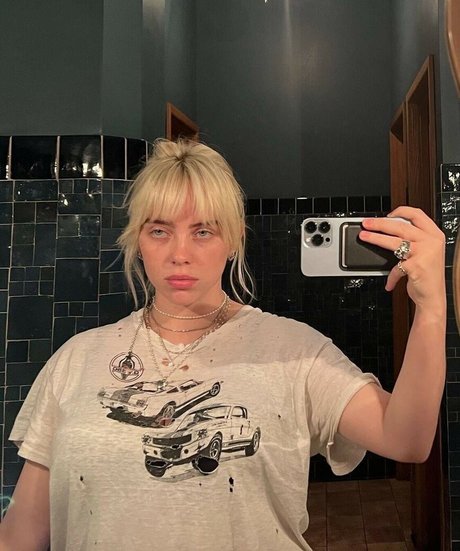 Billie Eilish photo 569