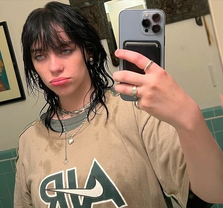 Billie Eilish photo 581