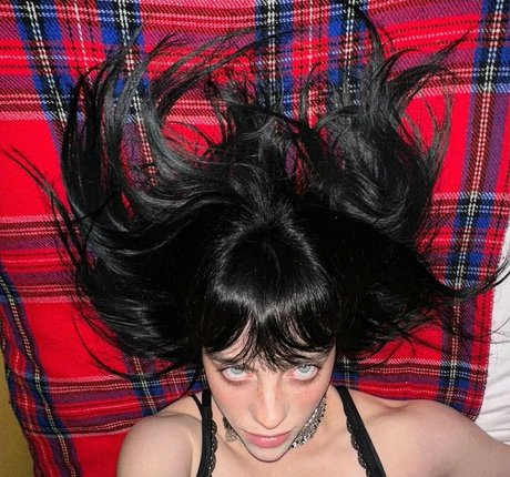 Billie Eilish photo 585