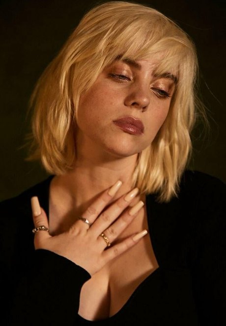 Billie Eilish photo 598