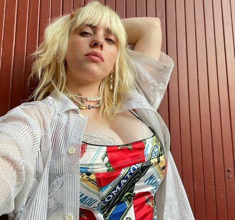 Billie Eilish photo 603