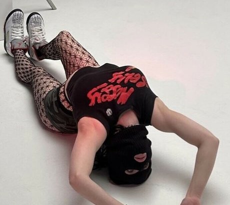 Billie Eilish photo 607