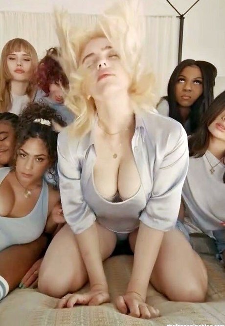Billie Eilish photo 626