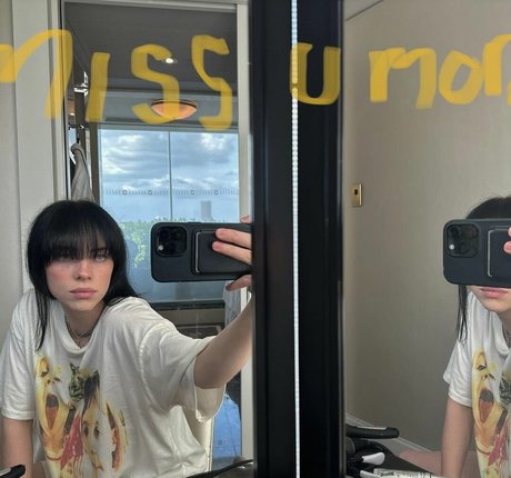 Billie Eilish photo 627