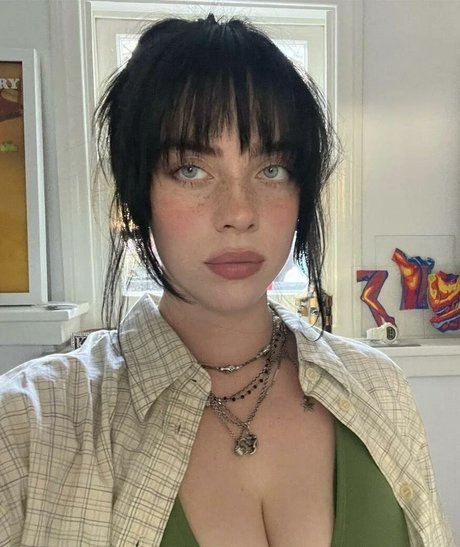 Billie Eilish photo 633