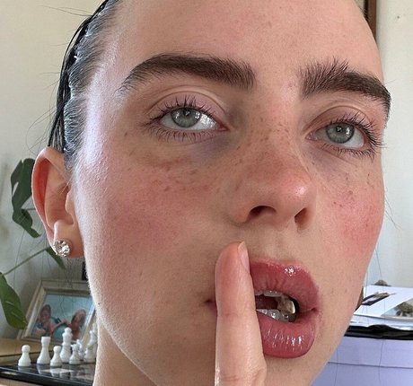 Billie Eilish photo 636