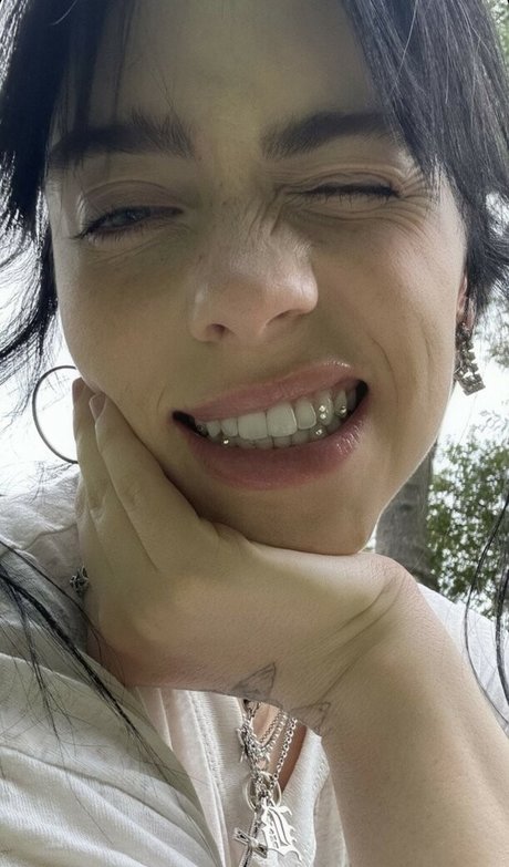 Billie Eilish photo 637