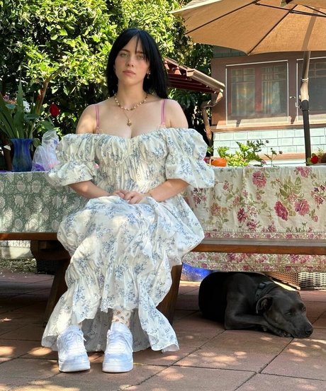 Billie Eilish photo 674