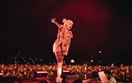 Billie Eilish photo 690