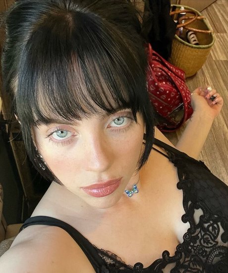 Billie Eilish photo 697