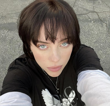 Billie Eilish photo 698
