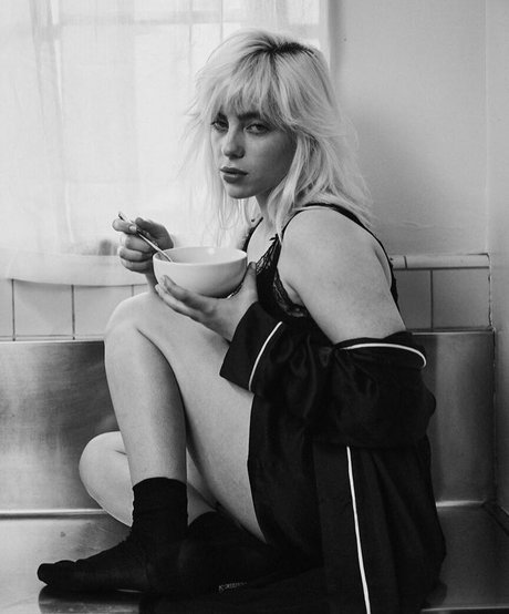 Billie Eilish photo 699