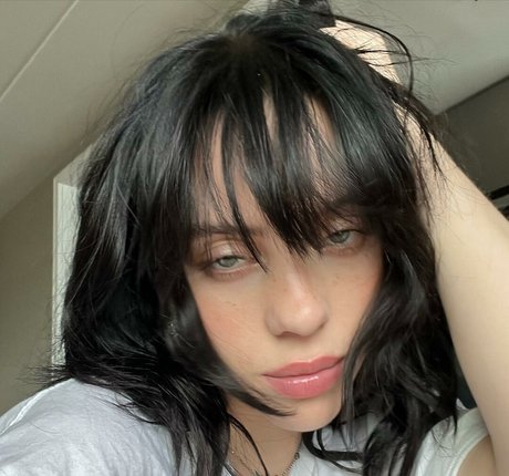 Billie Eilish photo 708