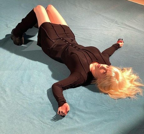 Billie Eilish photo 714