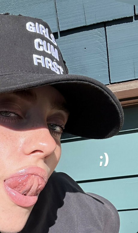 Billie Eilish photo 730