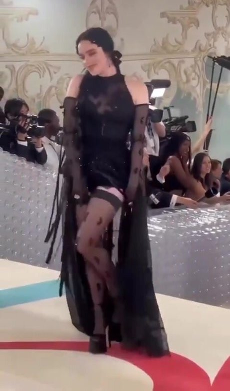 Billie Eilish photo 735
