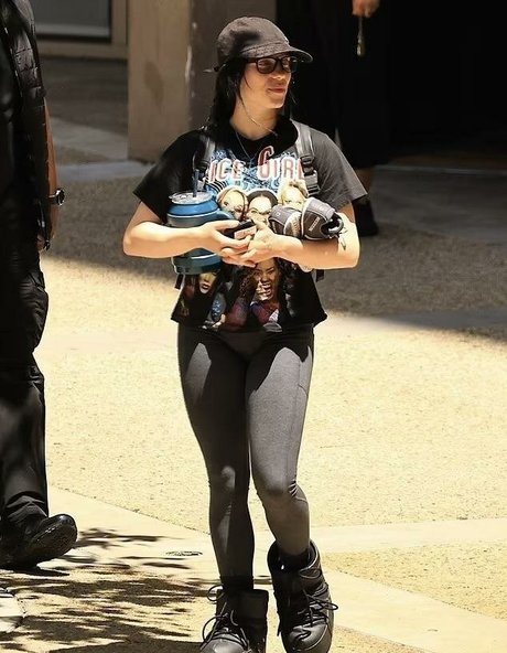Billie Eilish photo 748