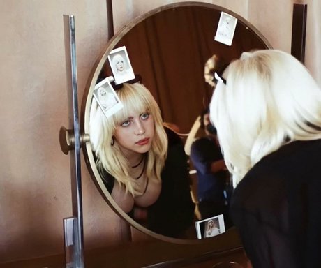 Billie Eilish photo 777