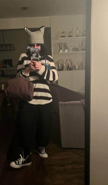 Billie Eilish photo 805