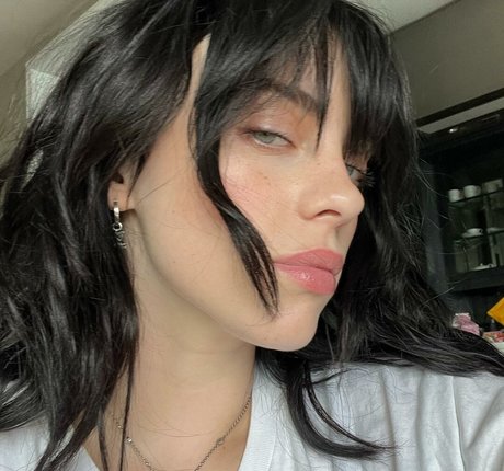 Billie Eilish photo 815