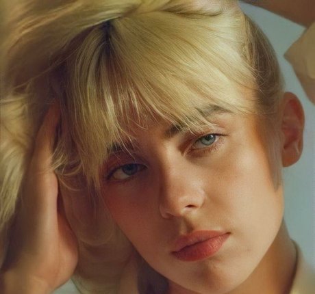 Billie Eilish photo 816