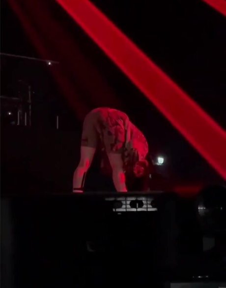 Billie Eilish photo 823