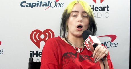 Billie Eilish photo 825