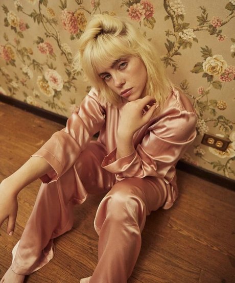 Billie Eilish photo 827