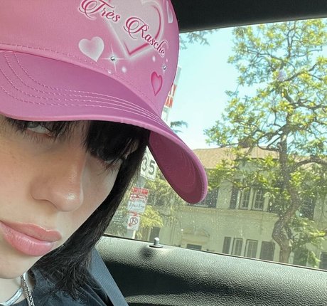 Billie Eilish photo 857