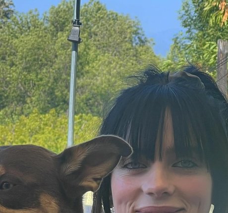 Billie Eilish photo 869