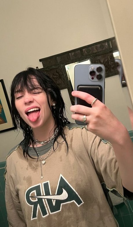 Billie Eilish photo 882