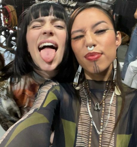 Billie Eilish photo 906