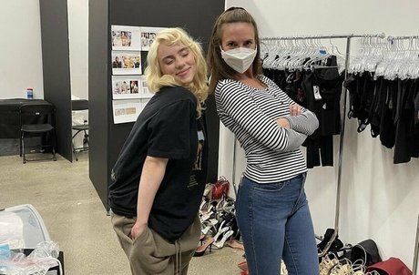 Billie Eilish photo 915