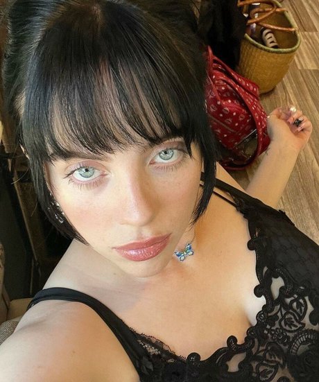 Billie Eilish photo 917