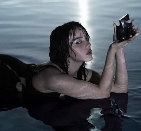 Billie Eilish photo 918