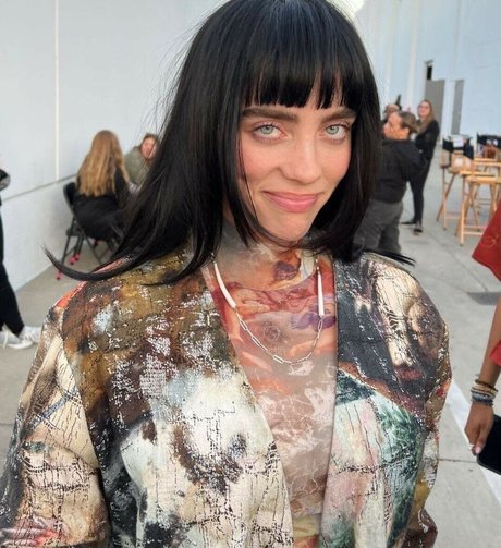Billie Eilish photo 932